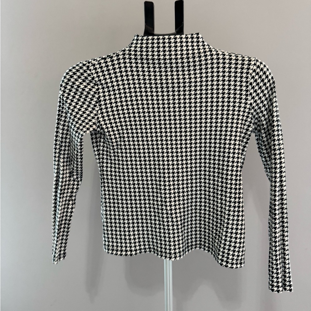 Ann Taylor Black and White Long Sleeve Fitted Blouse